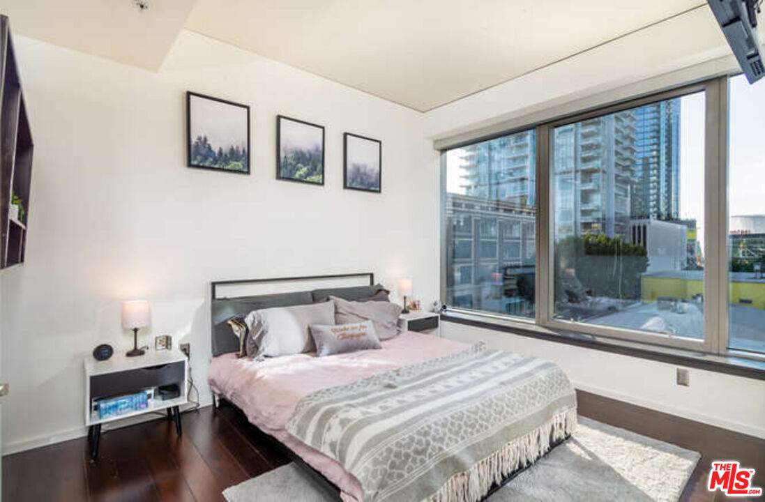 1155 S Grand Ave Unit: 404