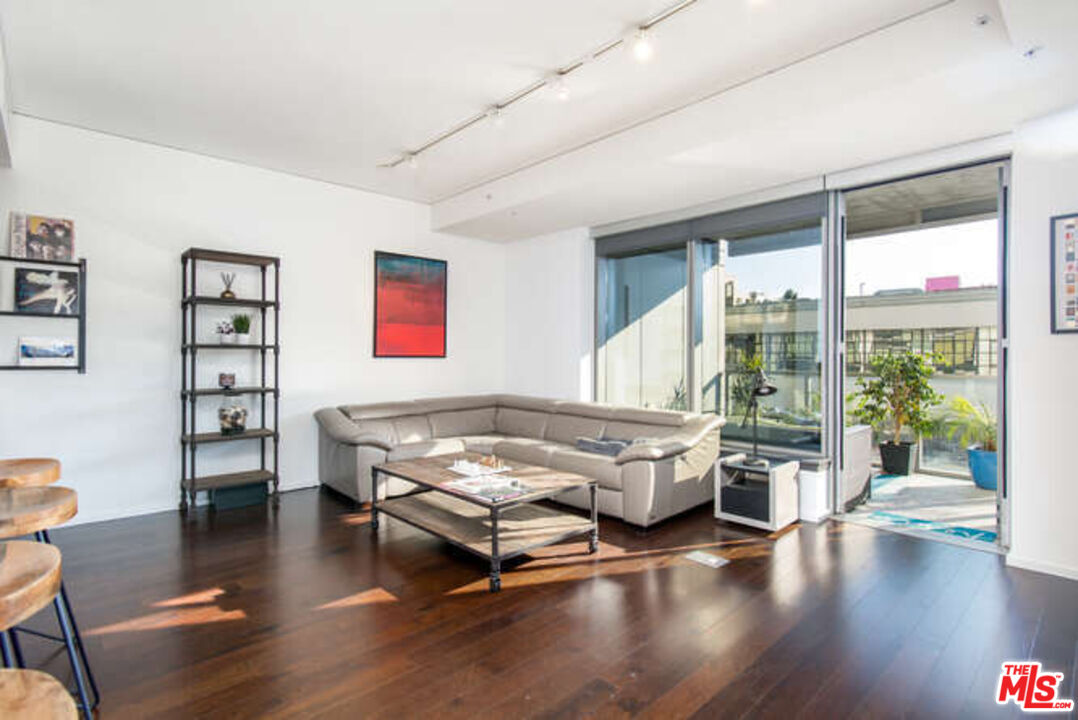 1155 S Grand Ave Unit: 404