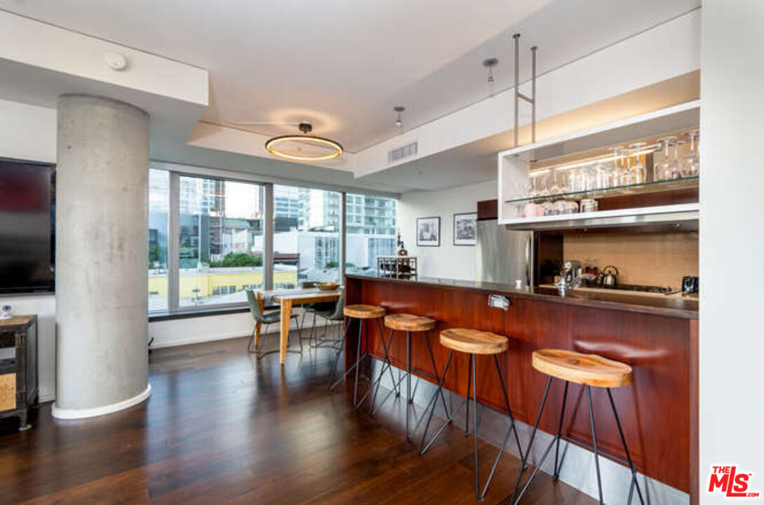 1155 S Grand Ave Unit: 404