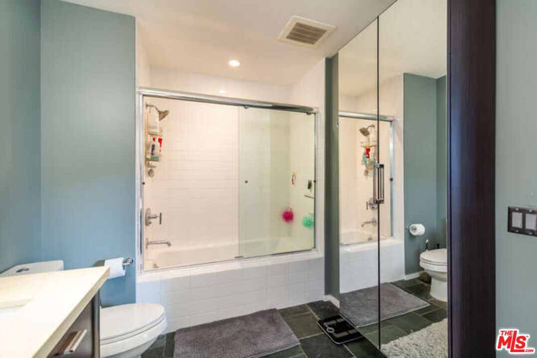 1155 S Grand Ave Unit: 404