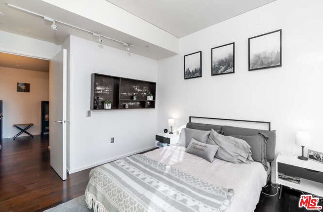 1155 S Grand Ave Unit: 404