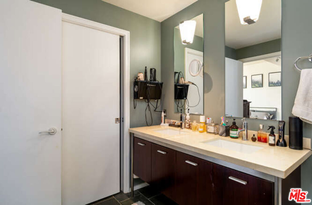 1155 S Grand Ave Unit: 404