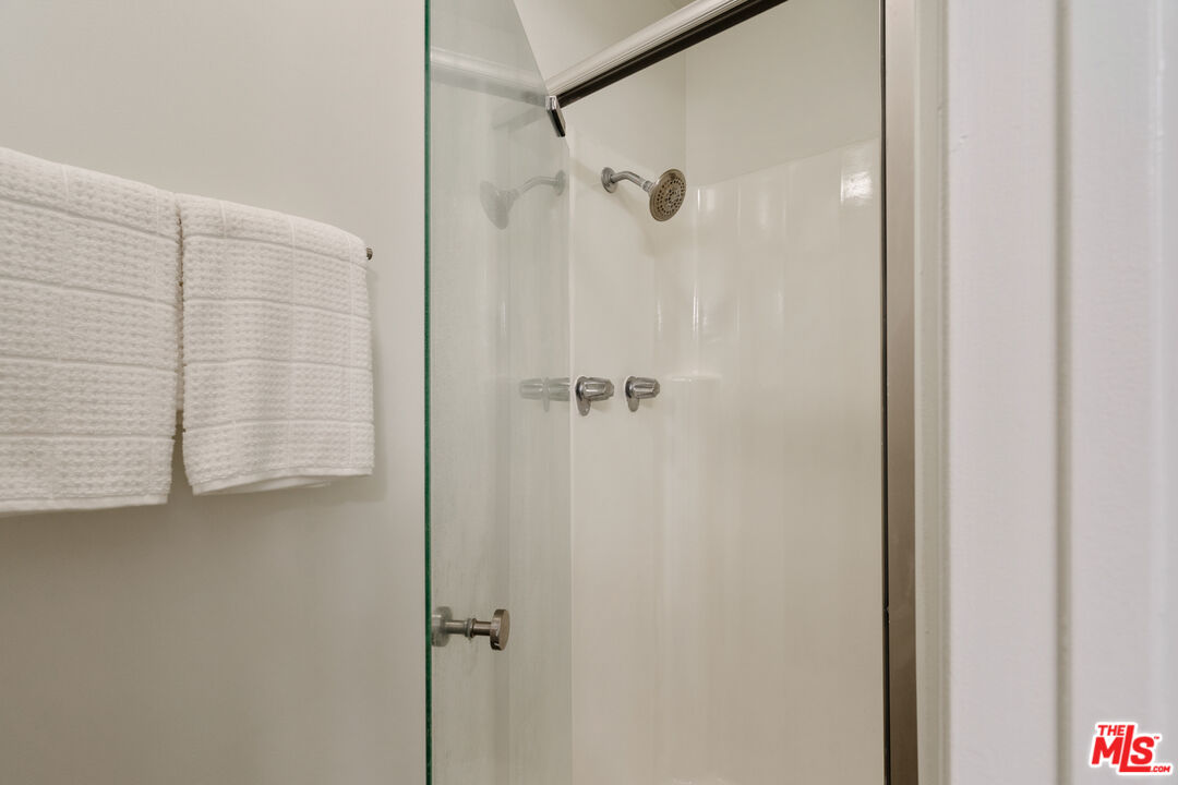 4900 Overland Ave Unit: 205