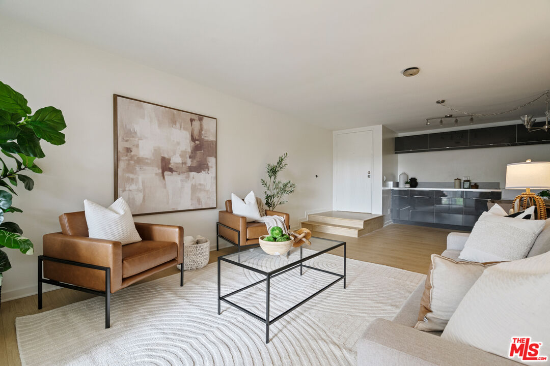 4900 Overland Ave Unit: 205