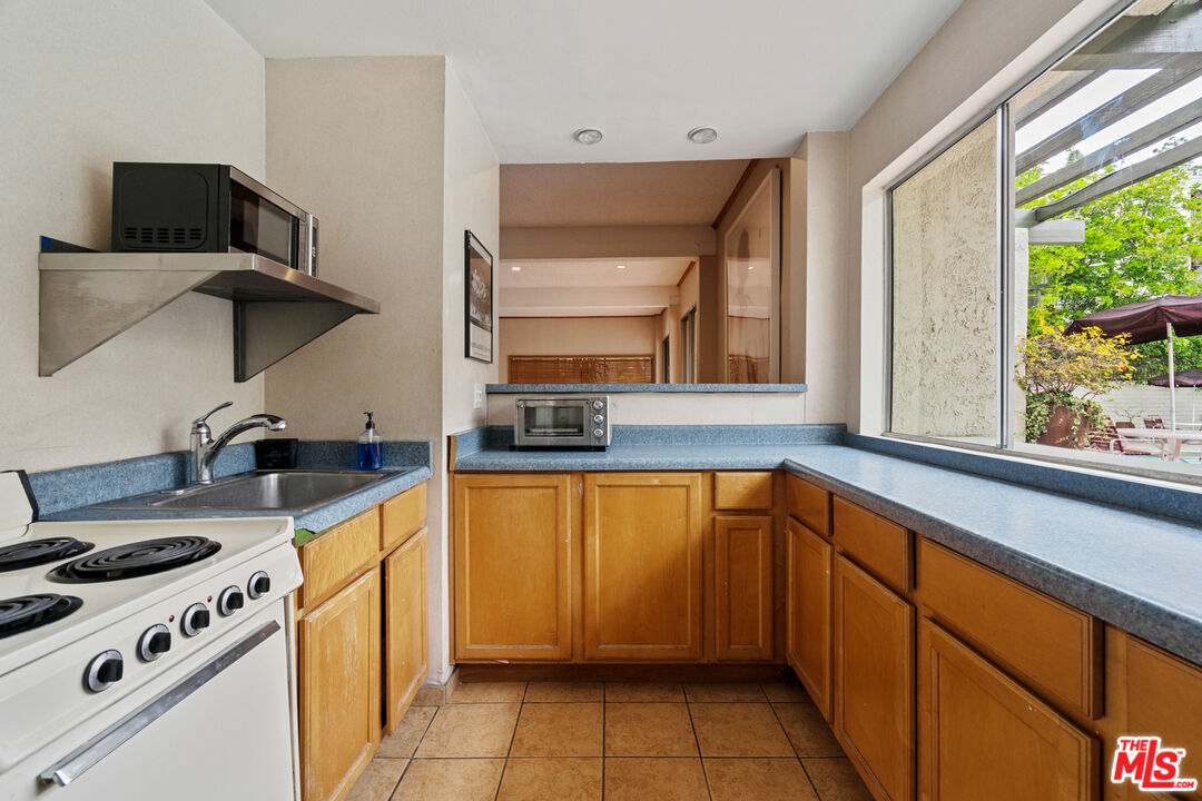 4900 Overland Ave Unit: 205