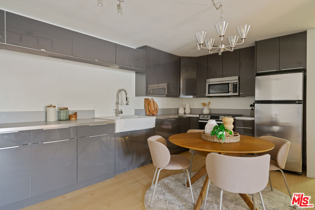 4900 Overland Ave Unit: 205