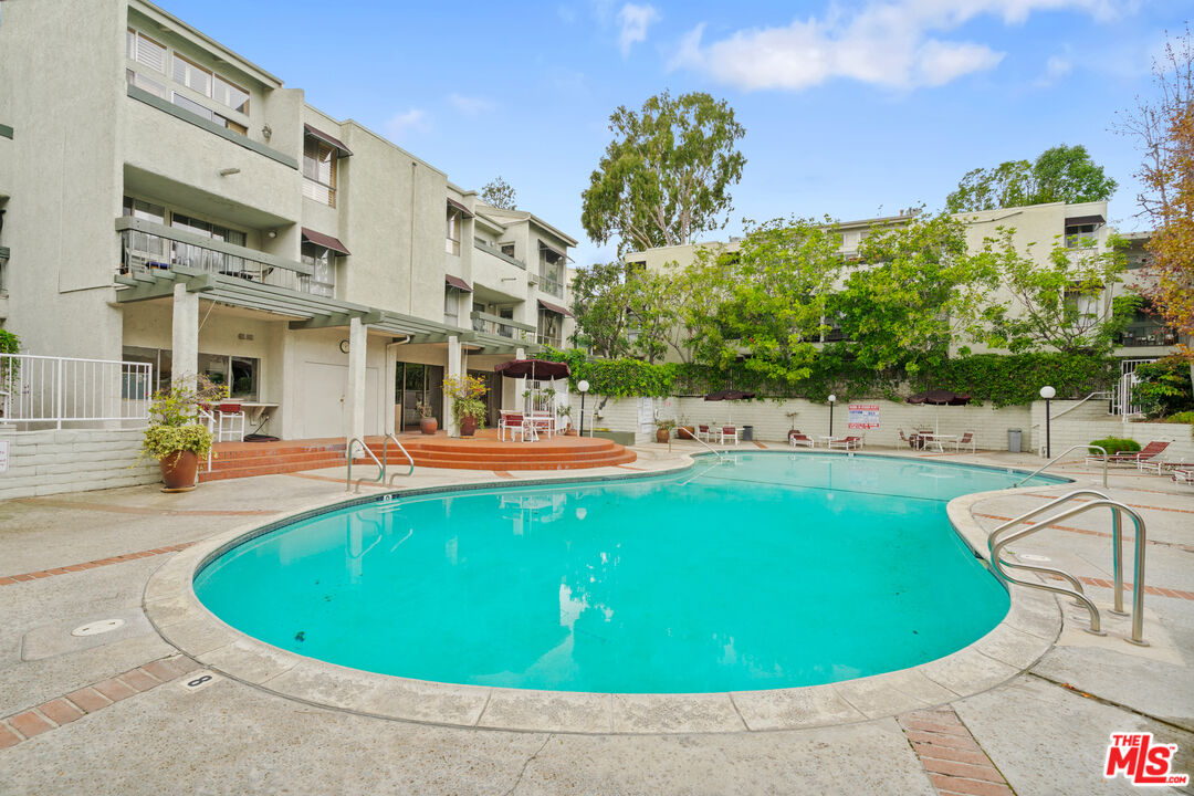 4900 Overland Ave Unit: 205