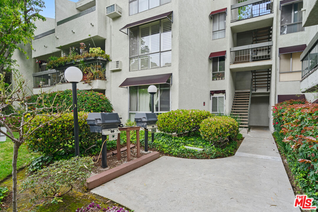 4900 Overland Ave Unit: 205