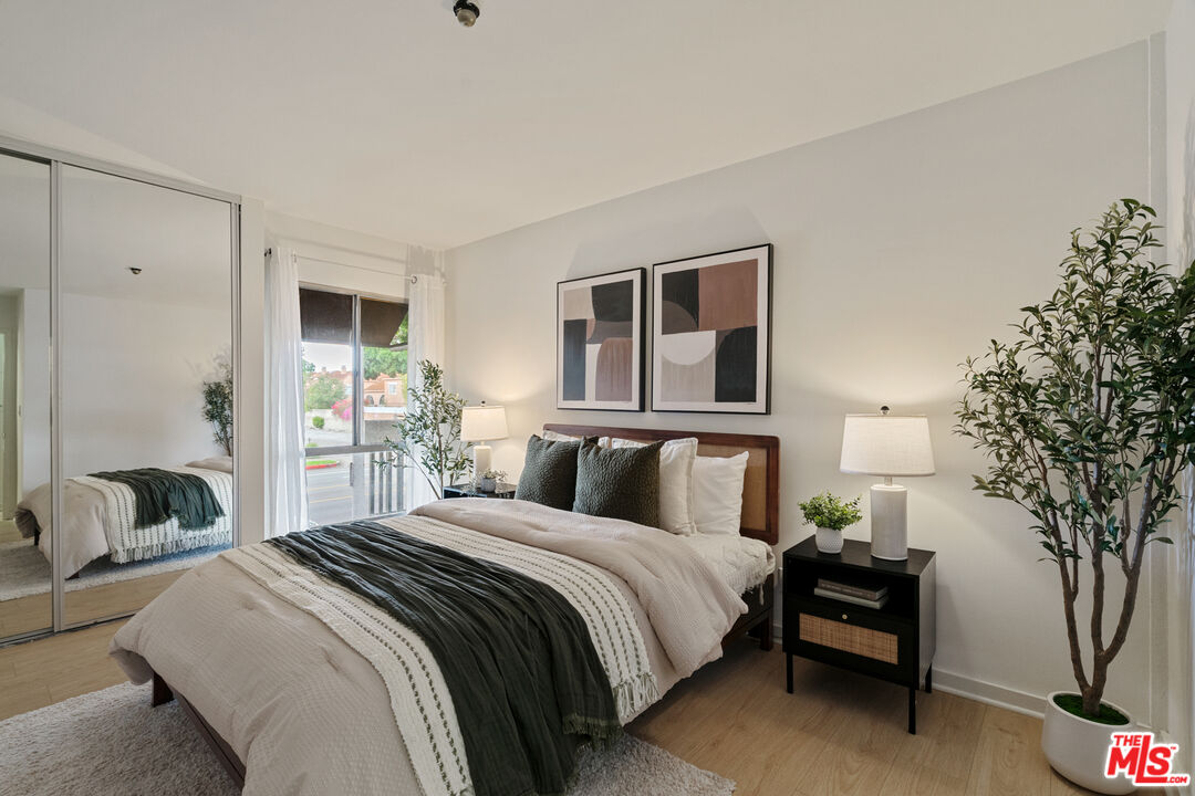 4900 Overland Ave Unit: 205