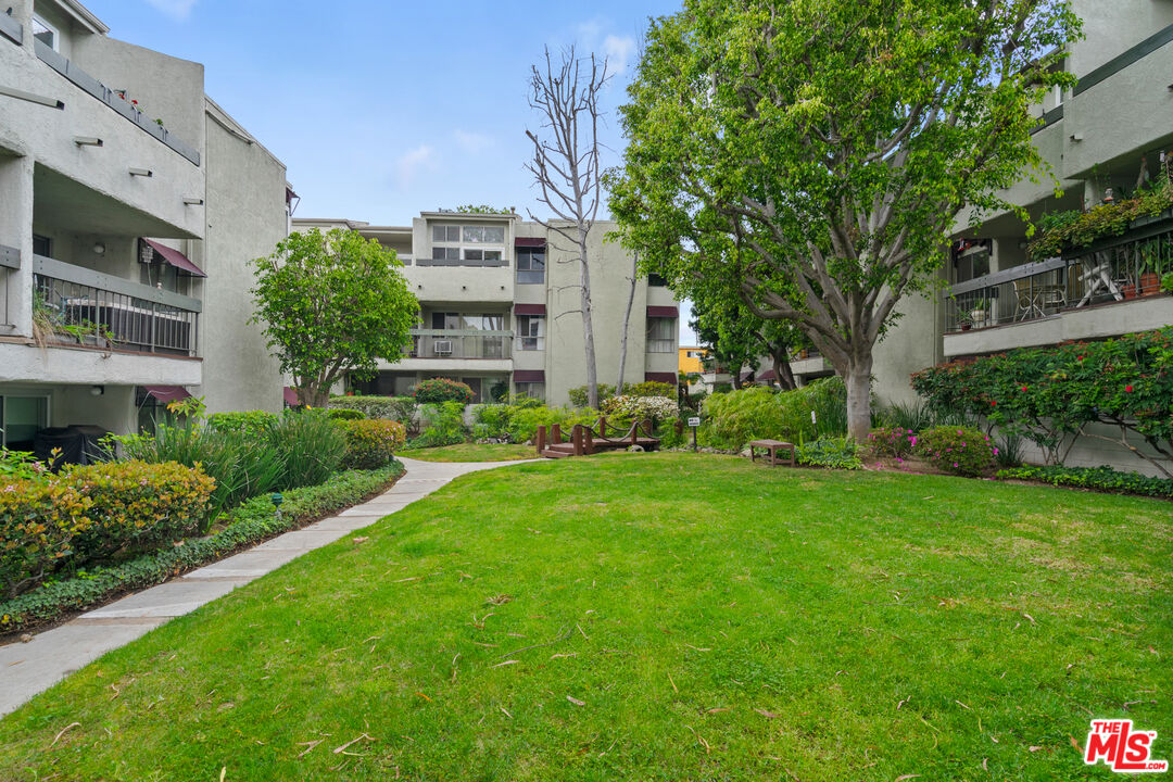 4900 Overland Ave Unit: 205