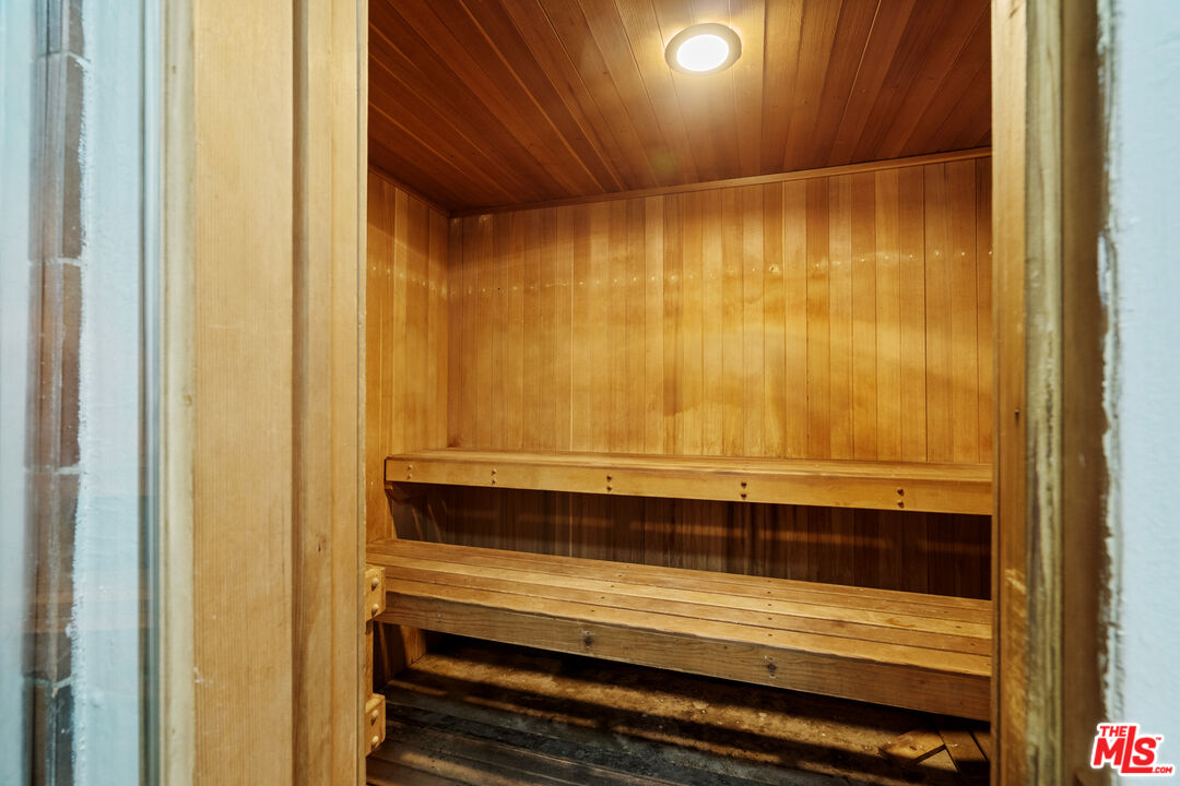 4900 Overland Ave Unit: 205