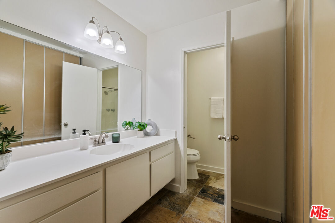 4900 Overland Ave Unit: 205