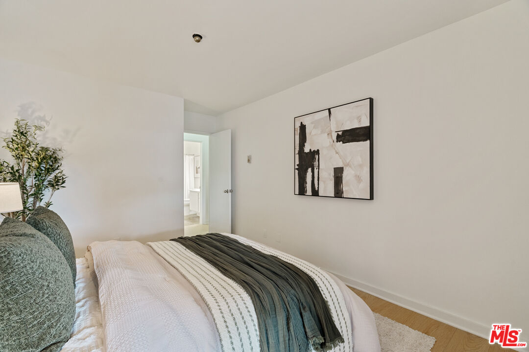 4900 Overland Ave Unit: 205