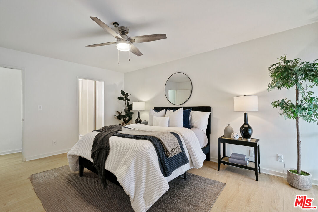 4900 Overland Ave Unit: 205