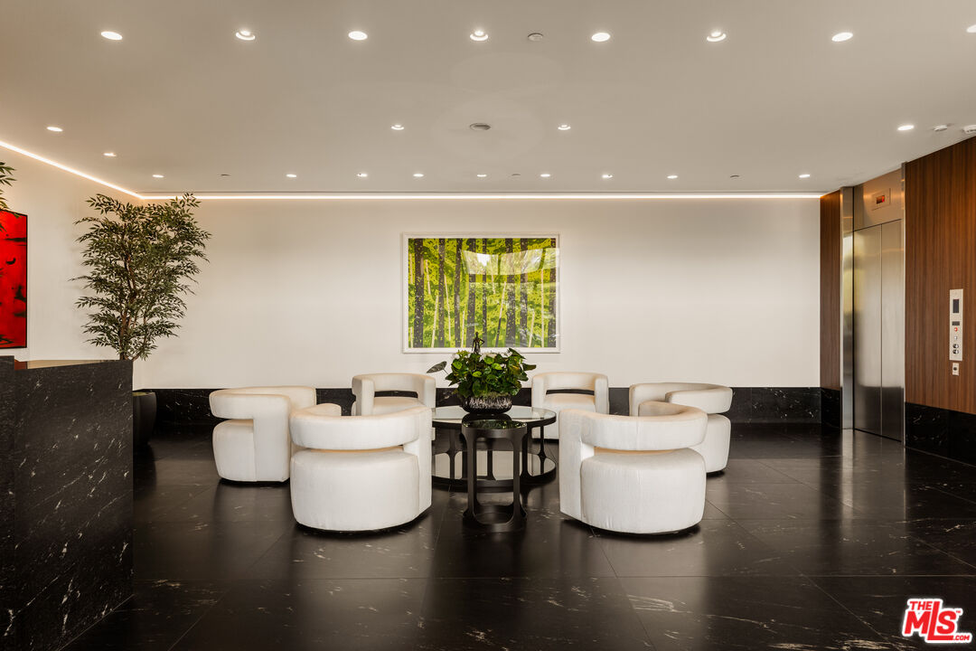 10350 Wilshire Blvd Unit: 901