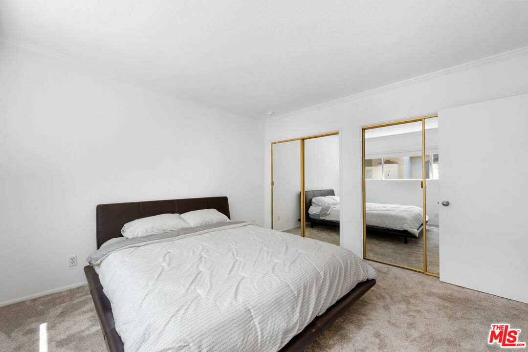 222 7th St Unit: 301