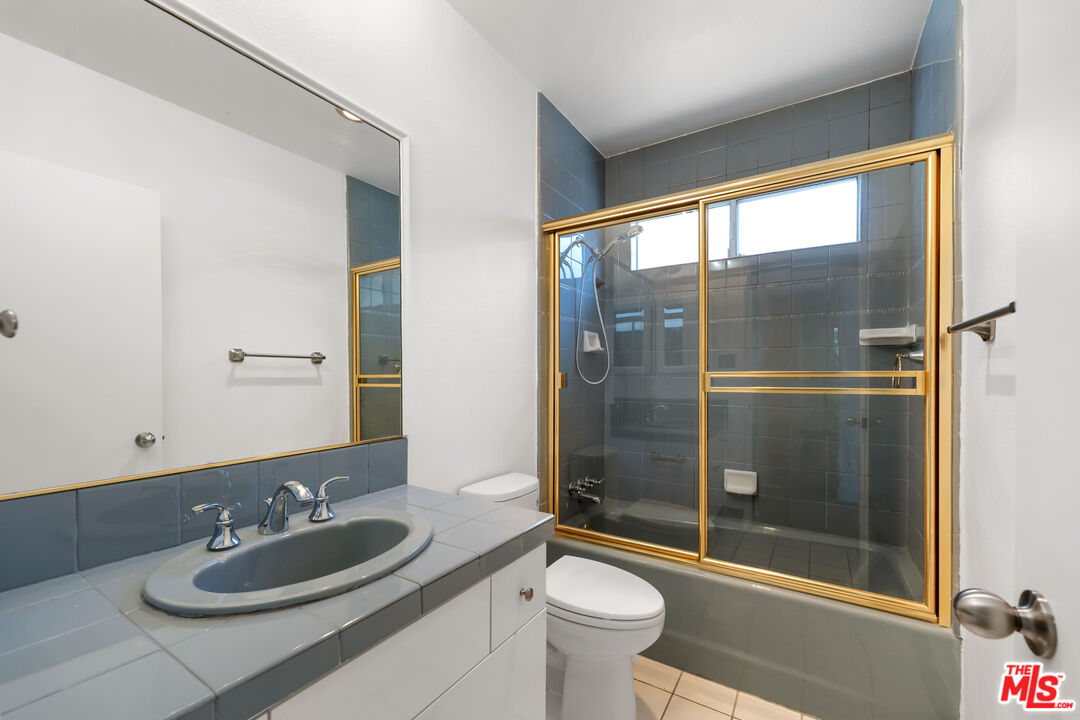 222 7th St Unit: 301