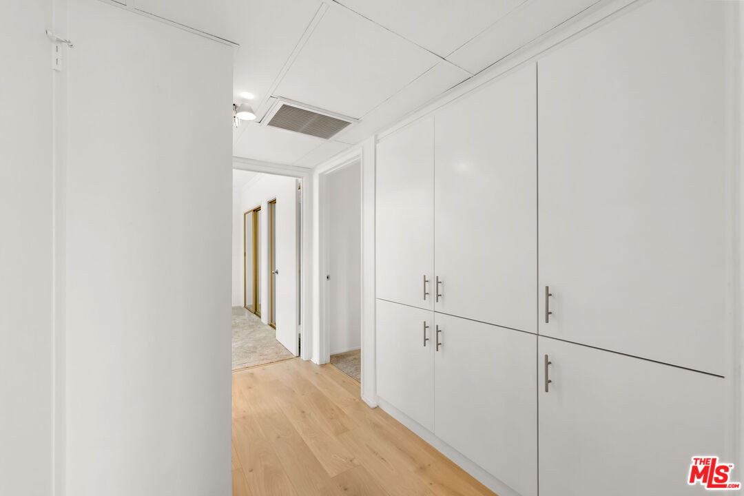 222 7th St Unit: 301