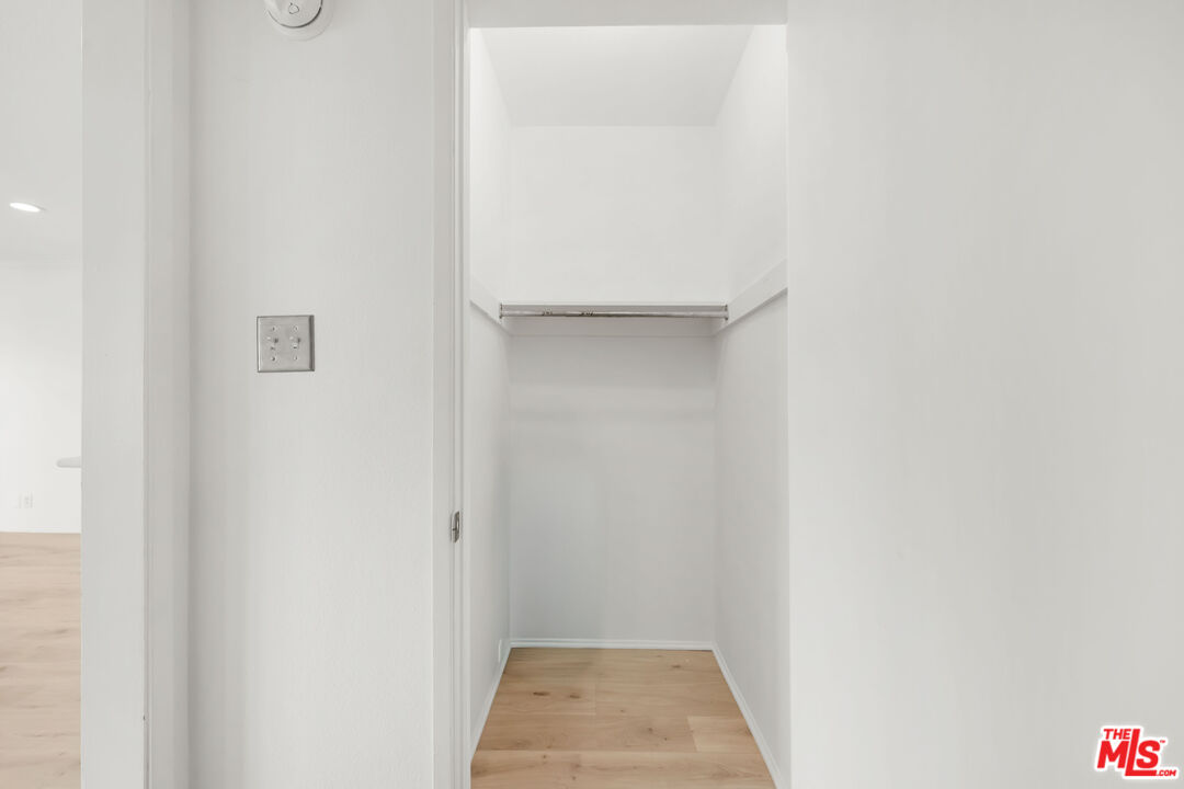 222 7th St Unit: 301