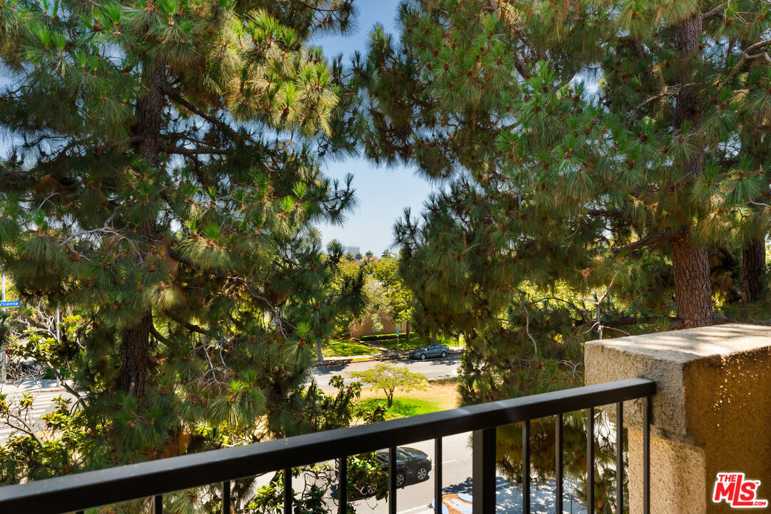 222 7th St Unit: 301