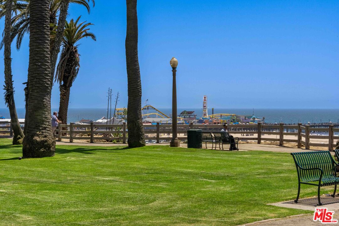 222 7th St Unit: 301