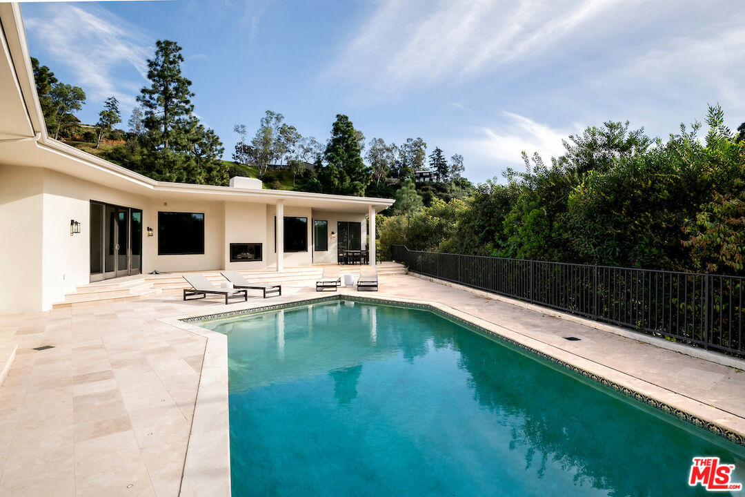 1845 Loma Vista Dr