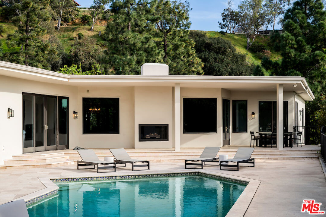 1845 Loma Vista Dr