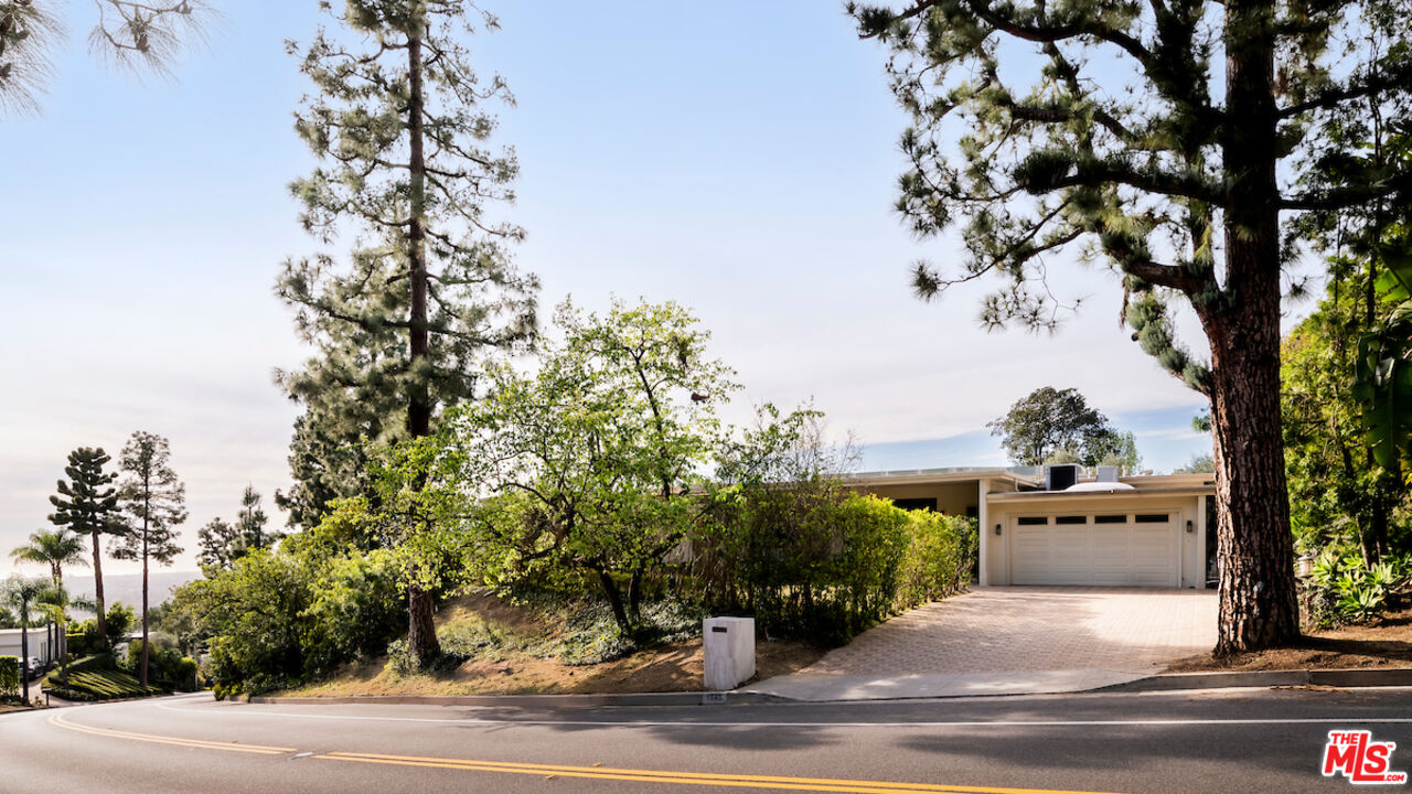 1845 Loma Vista Dr