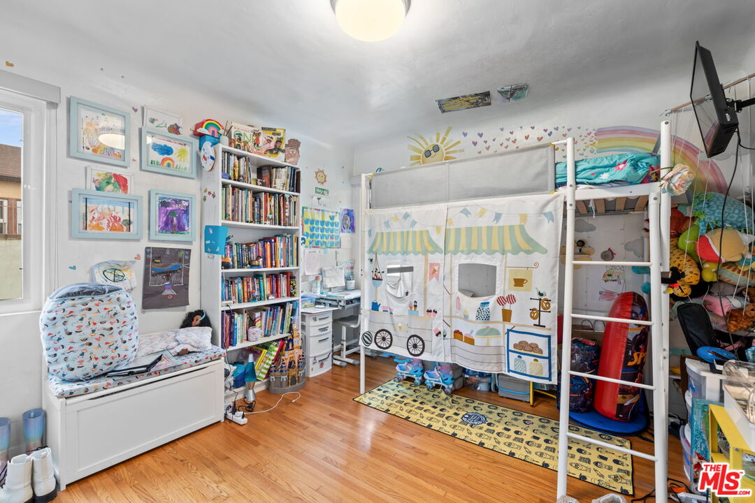 9232 S 8th Ave