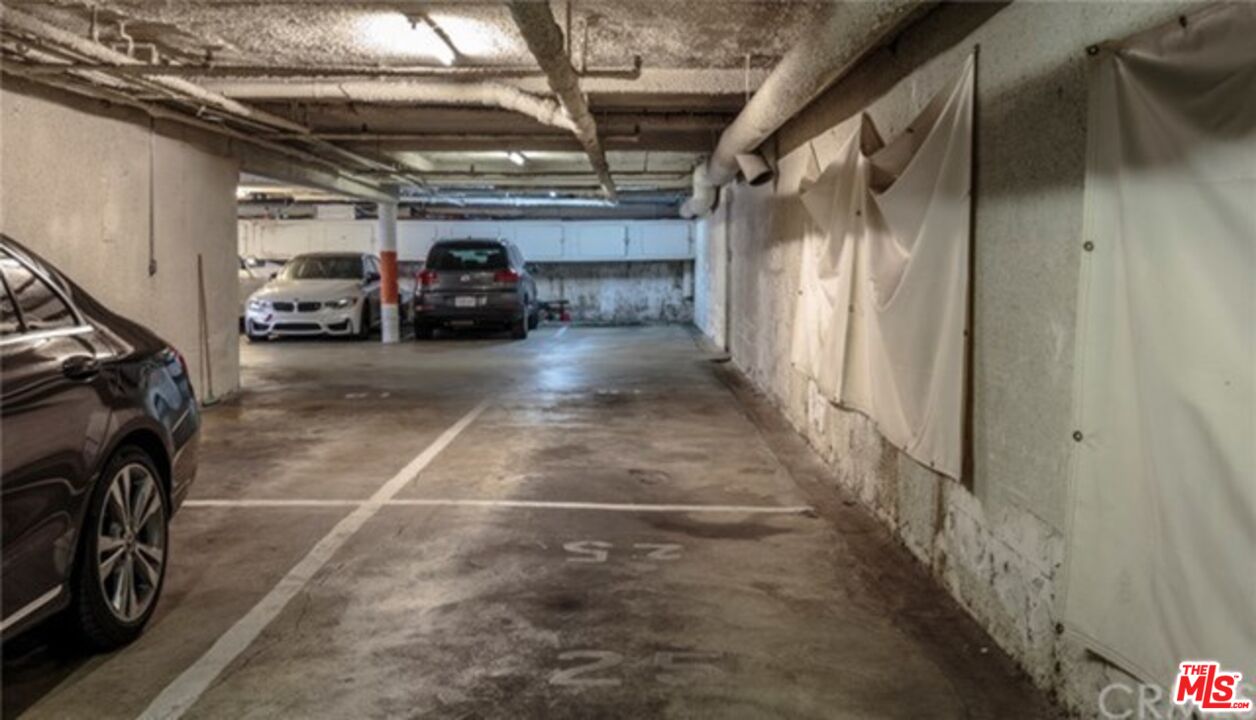 625 N Flores St Unit: 304