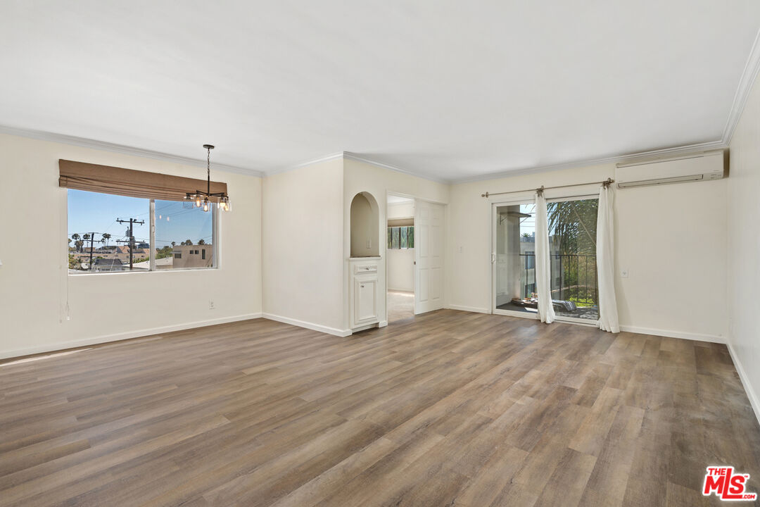 625 N Flores St Unit: 304