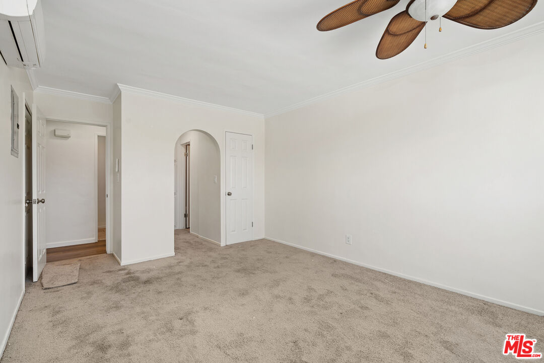 625 N Flores St Unit: 304