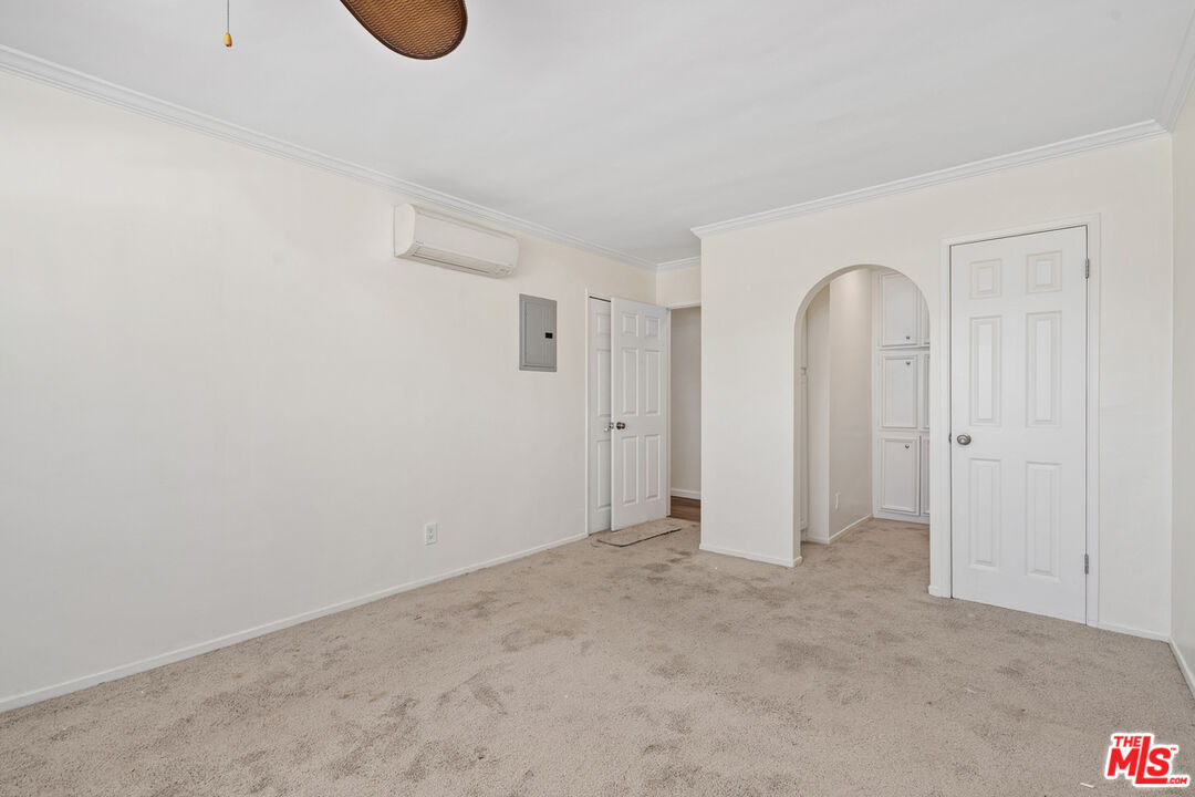 625 N Flores St Unit: 304