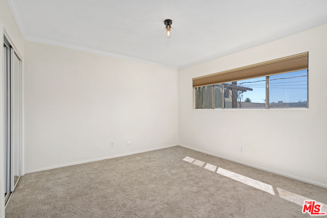 625 N Flores St Unit: 304