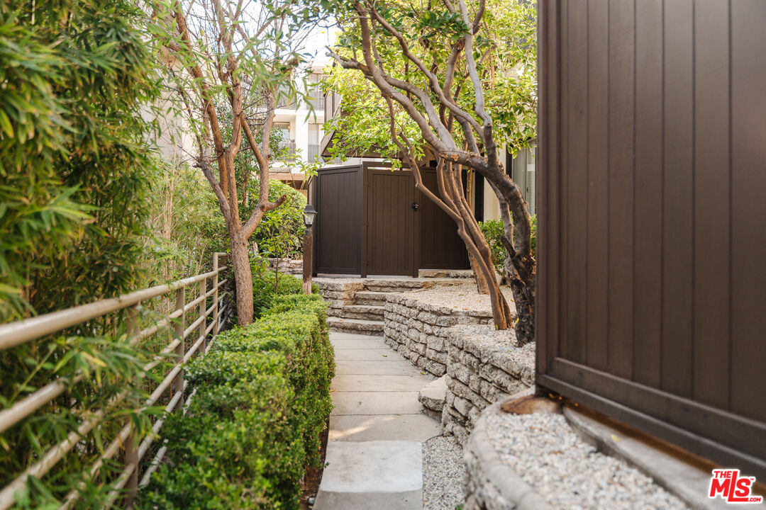 1147 Horn Ave Unit: 2