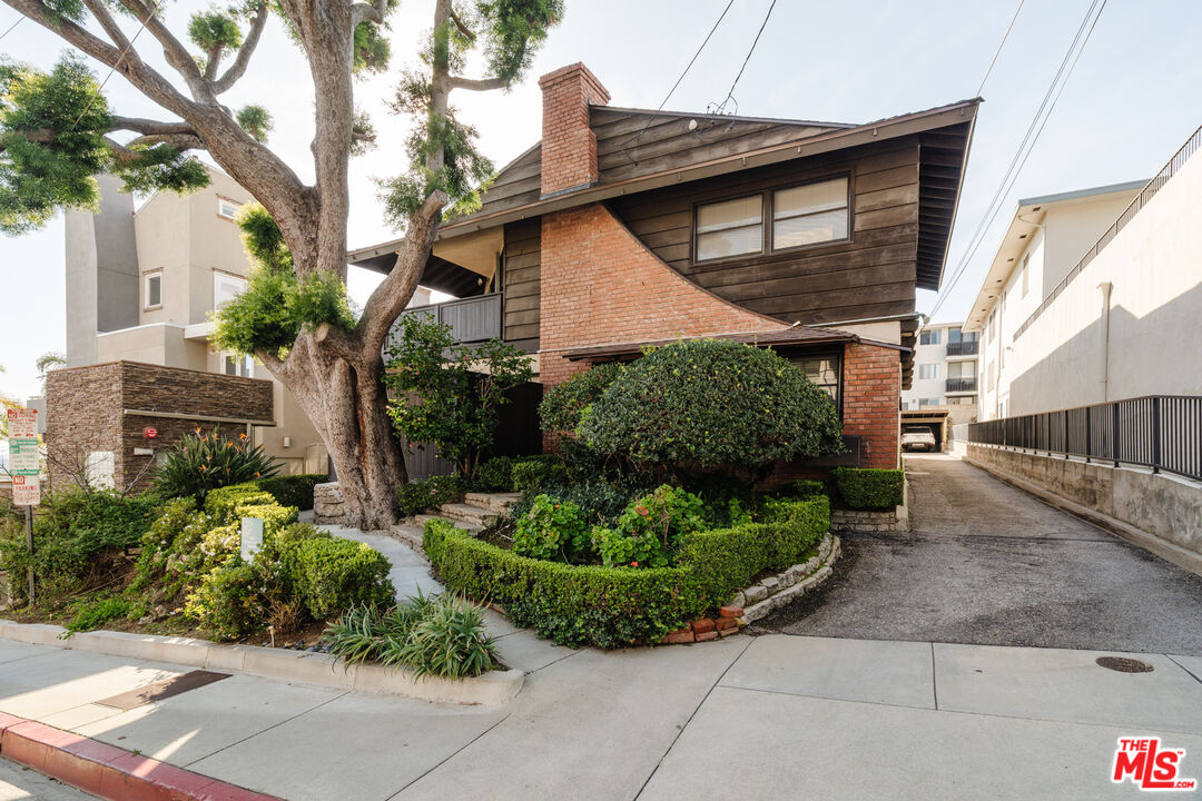 1147 Horn Ave Unit: 2