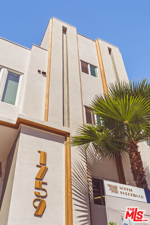 1759 N Gower St Unit: 402