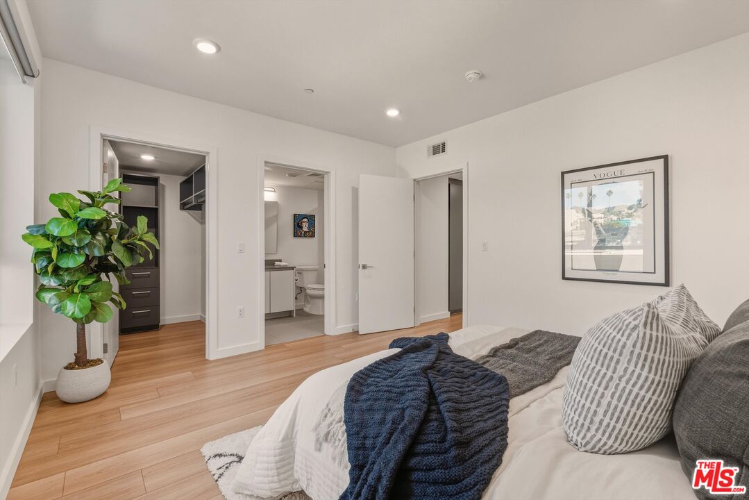 1759 N Gower St Unit: 402