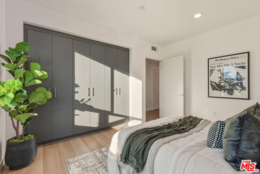 1759 N Gower St Unit: 402