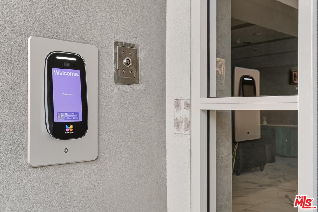 1759 N Gower St Unit: 402