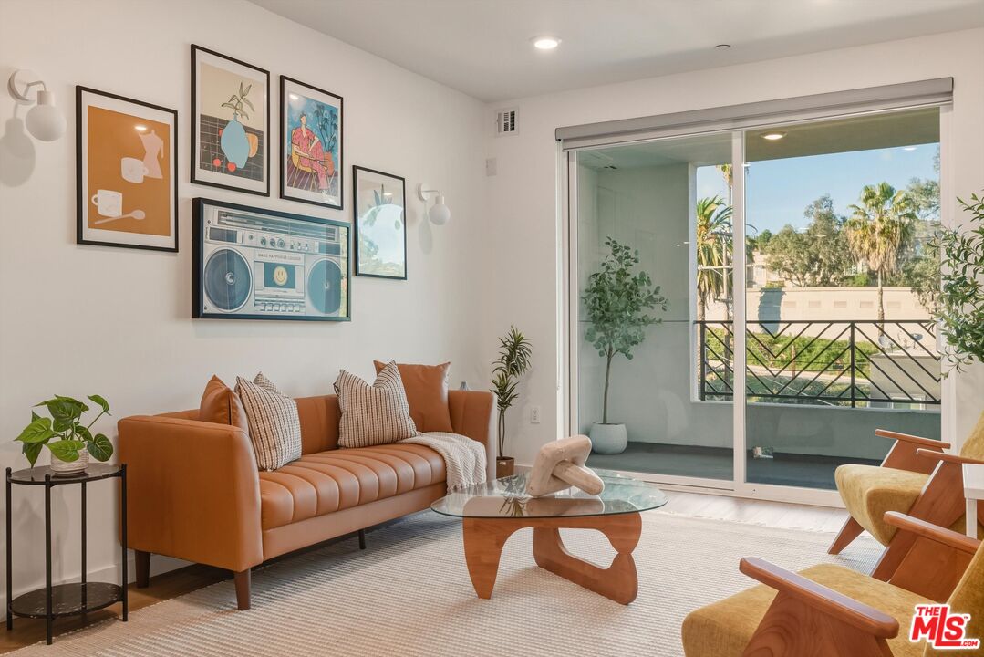 1759 N Gower St Unit: 402