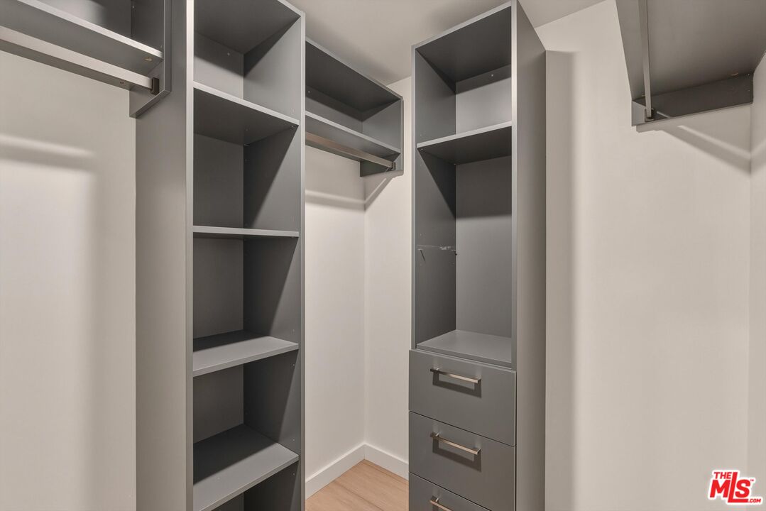 1759 N Gower St Unit: 402