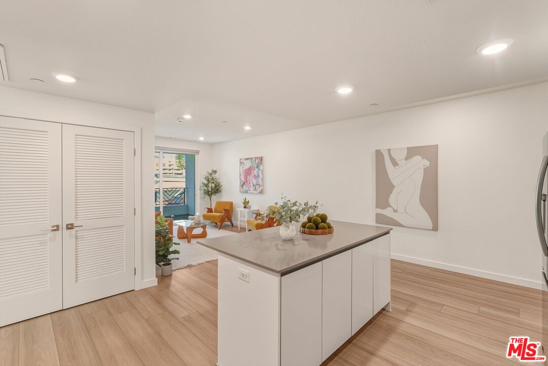 1759 N Gower St Unit: 402