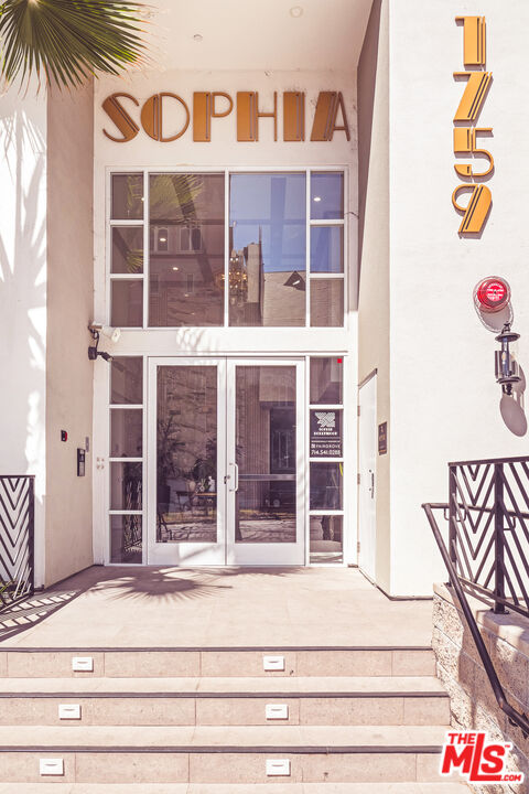 1759 N Gower St Unit: 402