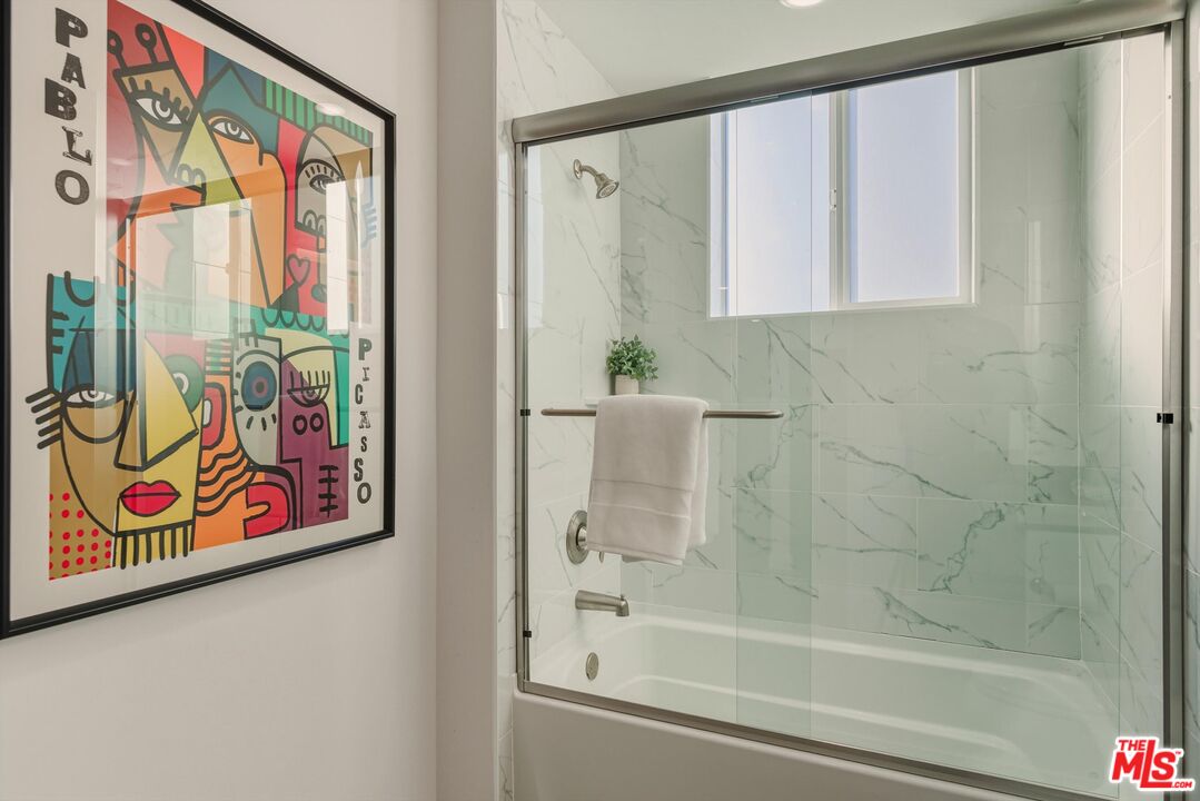 1759 N Gower St Unit: 402