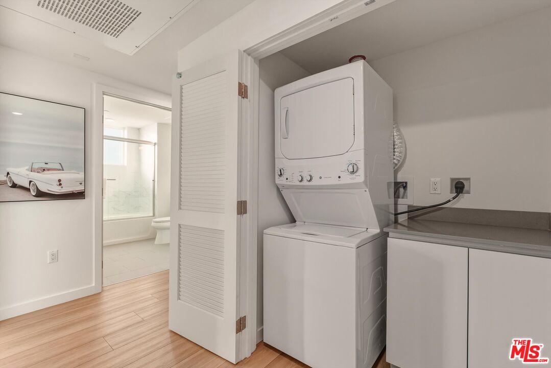 1759 N Gower St Unit: 402