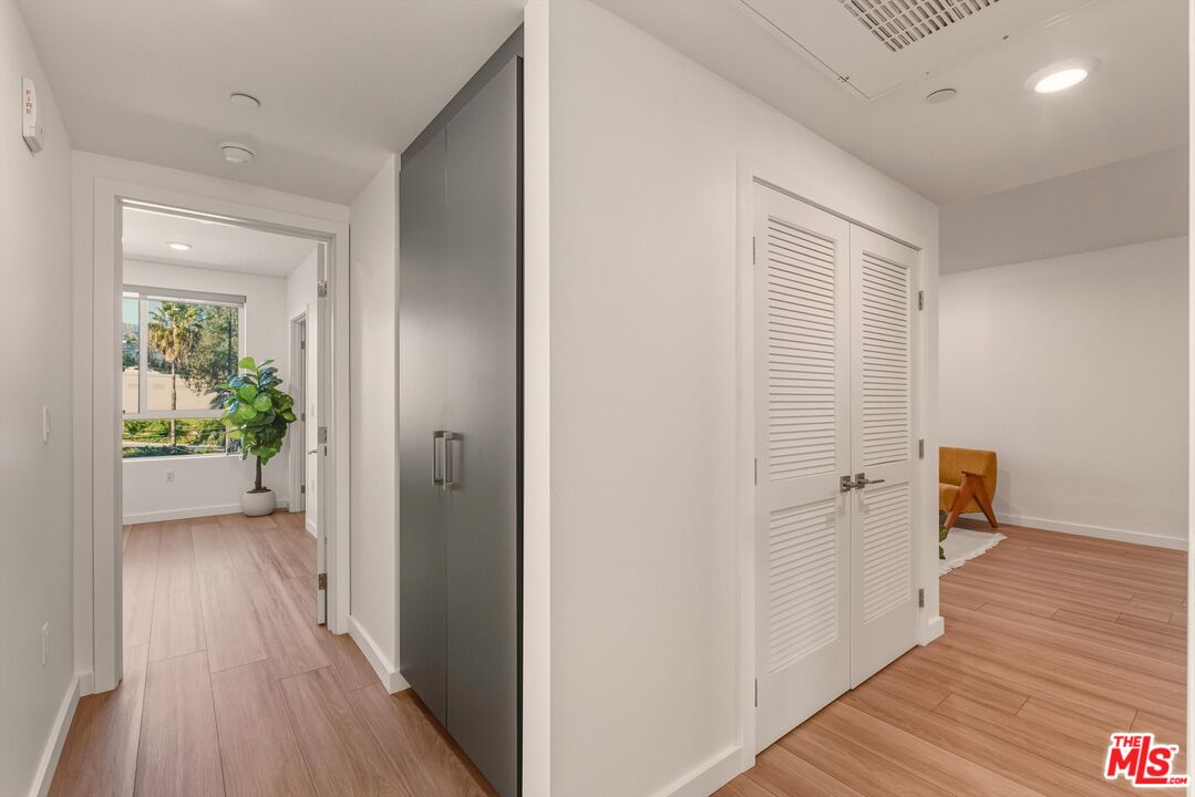 1759 N Gower St Unit: 402