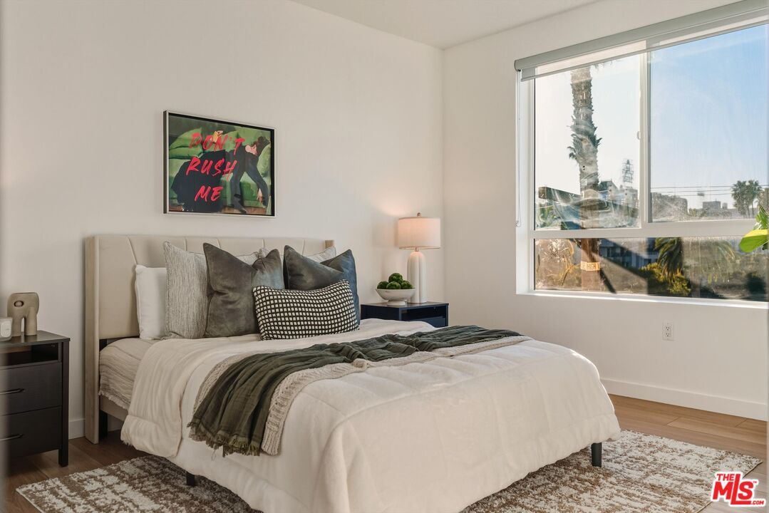 1759 N Gower St Unit: 402