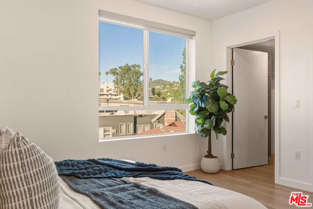 1759 N Gower St Unit: 402