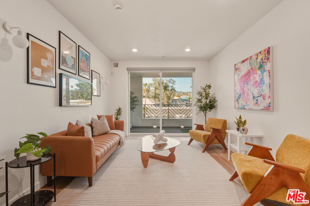 1759 N Gower St Unit: 402